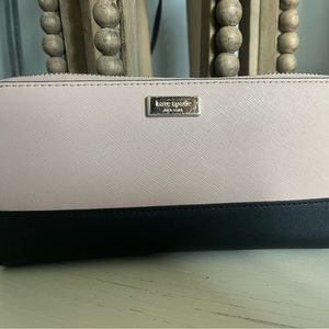 ♠️Kate Spade Wallet- Excellent Condition, blush pink, black & gold ♠️